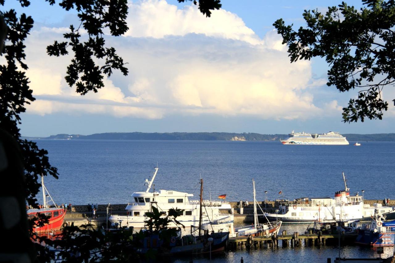 Hotel zum Hafen Sassnitz Exterior foto